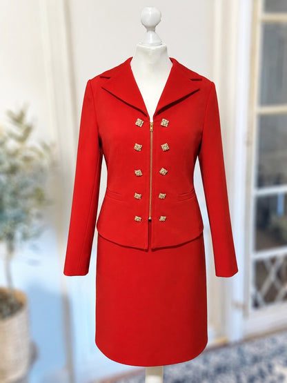 Statement Red